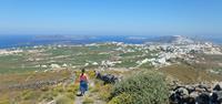 Santorini-is-a-beautiful-island-to-explore-on-foot_UTracks