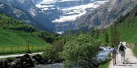 Hikers on their way to the Cirque de Gavarnie