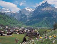 Engelberg (1000 m) in Canton Obwalden in Central Switzerland. View onto the resort with the Benedictine Abbey founded in the 12th century. Image courtesy of Switzerland Tourism.