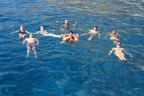 School group swimming in Sicily&#160;-&#160;<i>Photo:&#160;Elizabeth Coston</i>