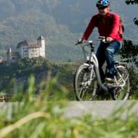 Cycle past medieval castles during your ride in Liechtenstein | Liechtenstein Marketing