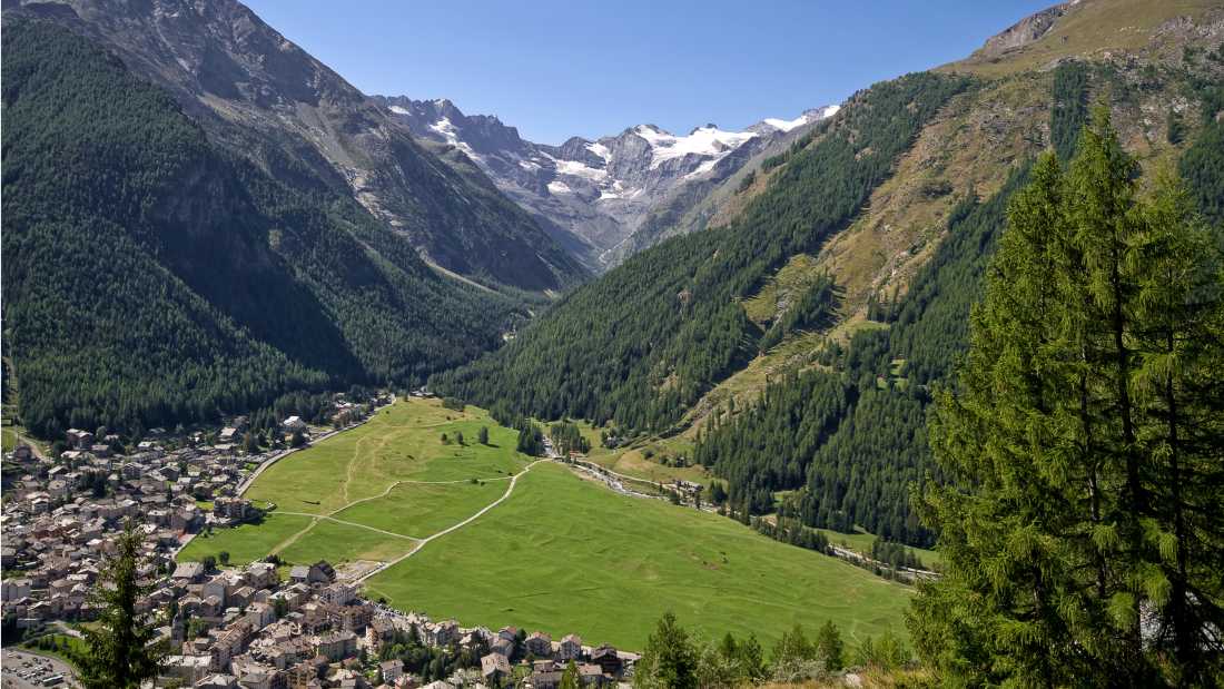 Cogne at the foot of the Gran Paradiso National Park |  Camera-man