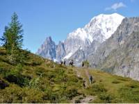 Group trekking along the Val Ferret balcony path |  <i>Ryan Graham</i>