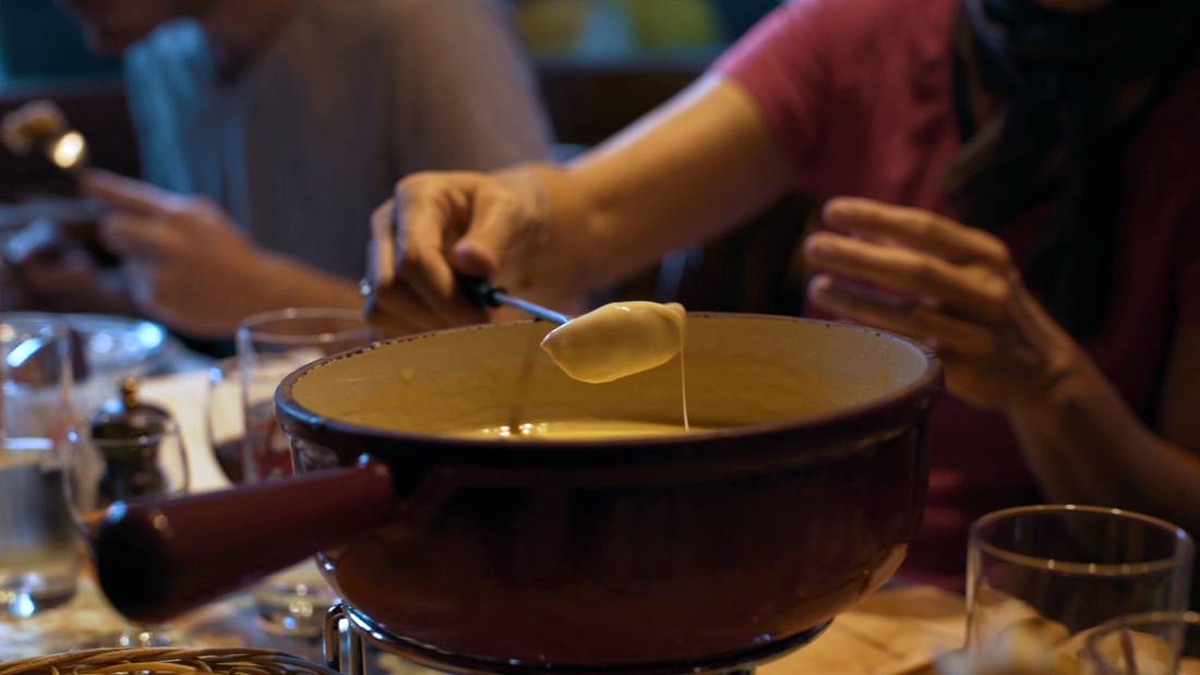 Fondue is a typical meal on the refuges in Switzerland |  <i>Tim Charody</i>