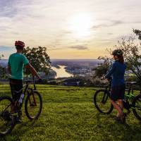 Cyclists admiring the sunset over the Danube | Martin Steinthaler