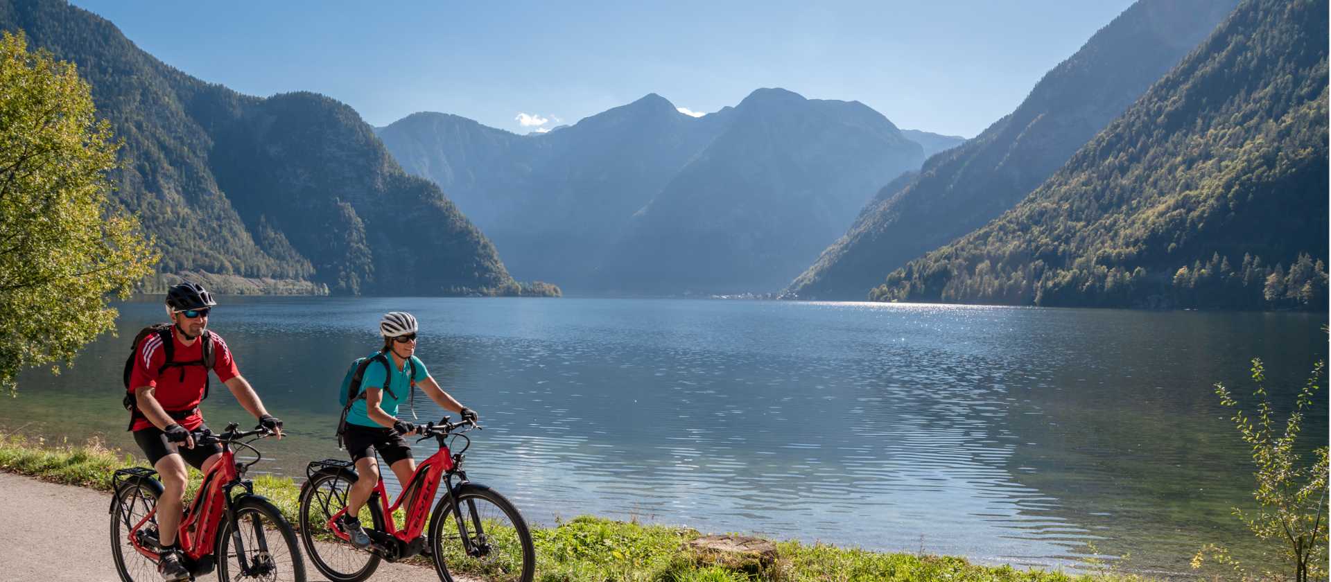 Enjoy gorgeous views while cycling around Lake Hallstatt in Austria | Martin Steinthaler