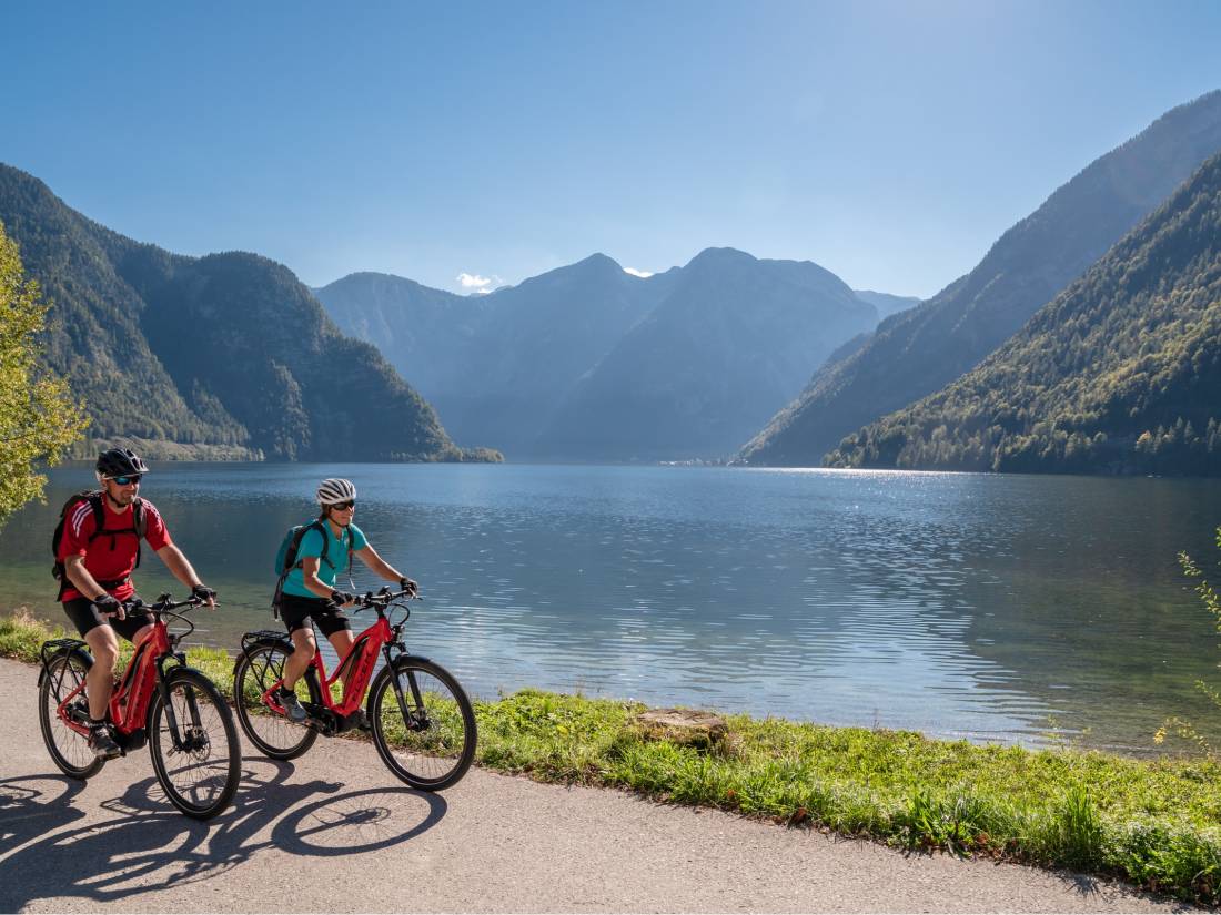 Enjoy gorgeous views while cycling around Lake Hallstatt in Austria |  <i>Martin Steinthaler</i>