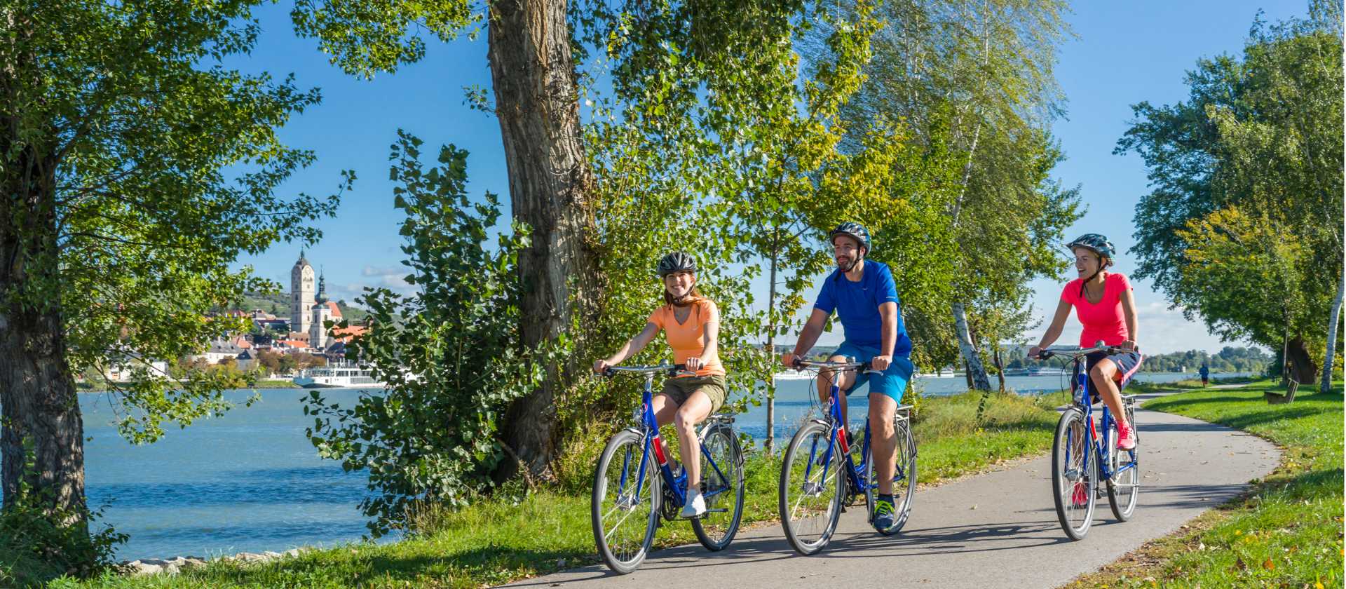 Cycling by the Danube river in Austria | Martin Steinthaler