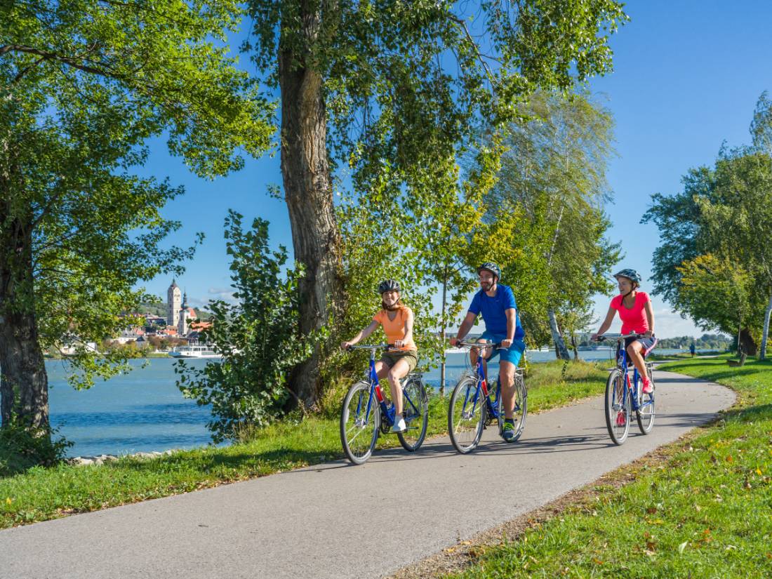 Cycling by the Danube river in Austria |  <i>Martin Steinthaler</i>