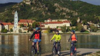 Cycling along the Danube in the Wachau region