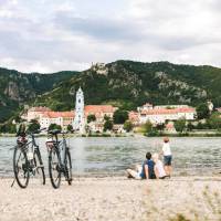 Stopping to admire the view of Dürnstein in the Wachau region | Martin Steinthaler