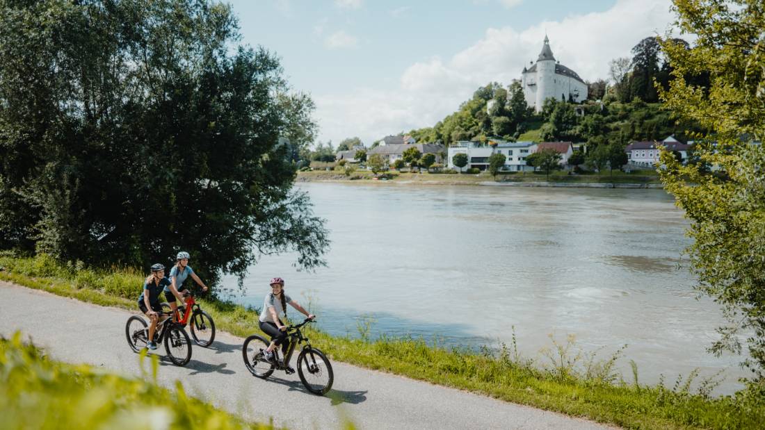 Cycling tour along the Danube Cycle Path |  <i>CM Visuals</i>