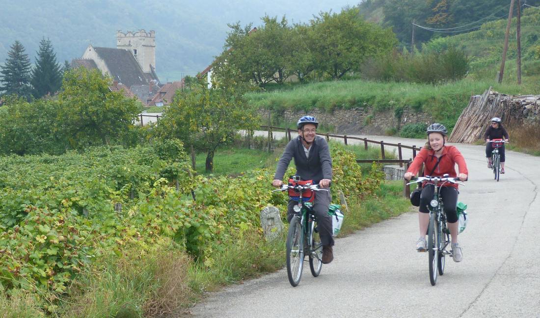 A family riding together through the Wachau region |  <i>Richard Tulloch</i>