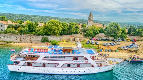 Cruising on the Andela Lora in Croatia