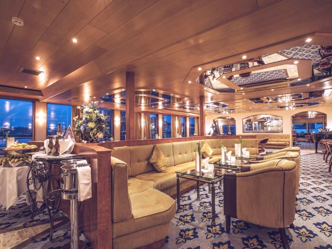 Bar and lounge on the Swiss Crown Boat