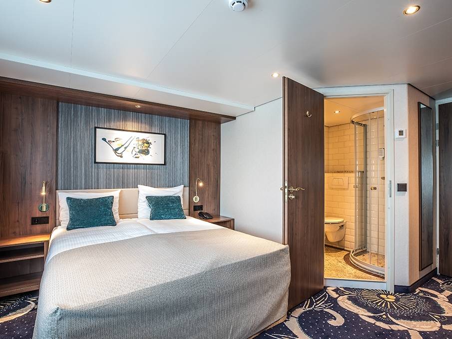 Double berth cabin on board the Swiss Crown