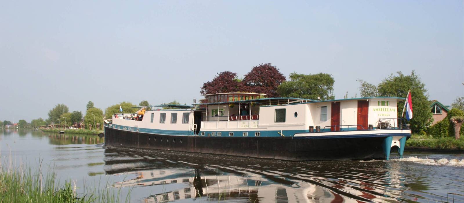 The La Mar barge cruising between Amsterdam and Bruges