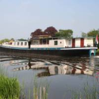 The La Mar barge cruising between Amsterdam and Bruges