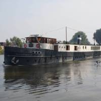 Magnifique II barge