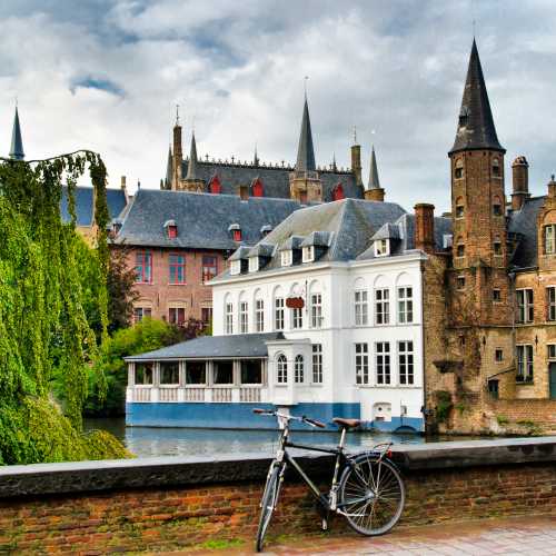 Discover Bruges by bike
