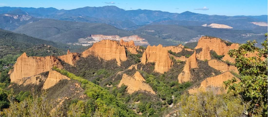 Fascinating natural scenery along the Camino de Invierno |  <i>Heath de Burgh</i>