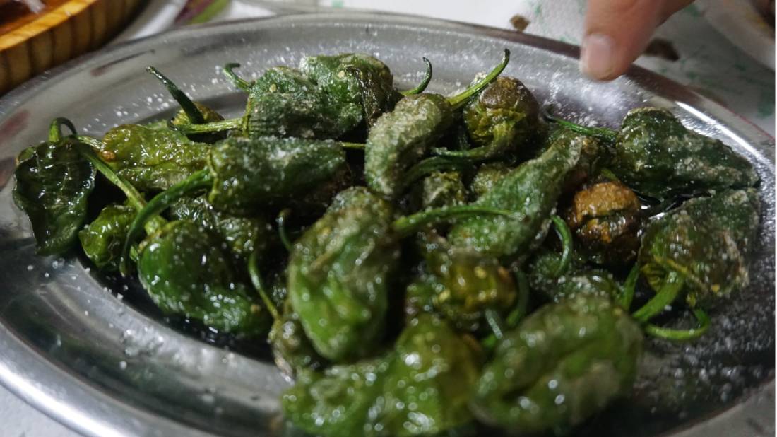 Pimiento de padron (grilled green peppers) |  <i>Eimy Minowa</i>