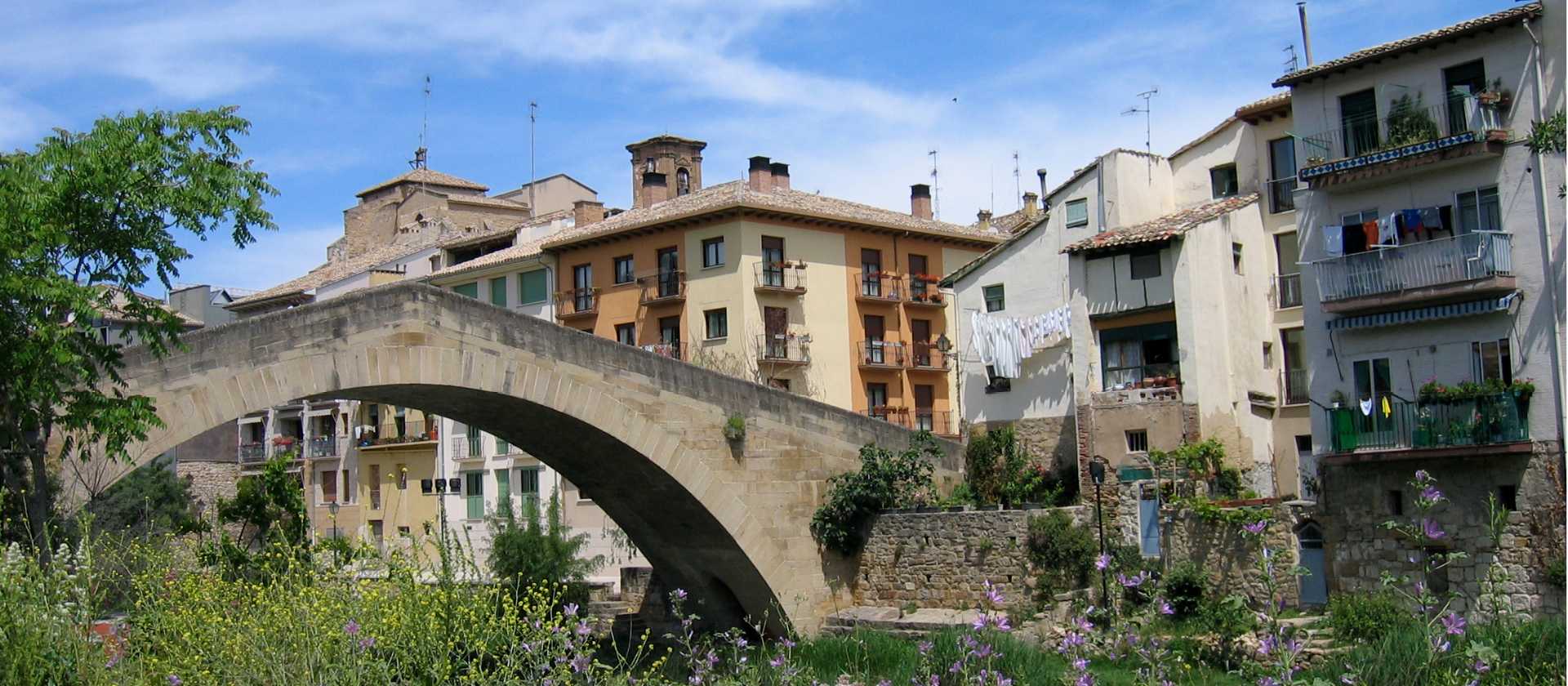 Compostela Trail - pretty Puente la Reina | Jac Lofts