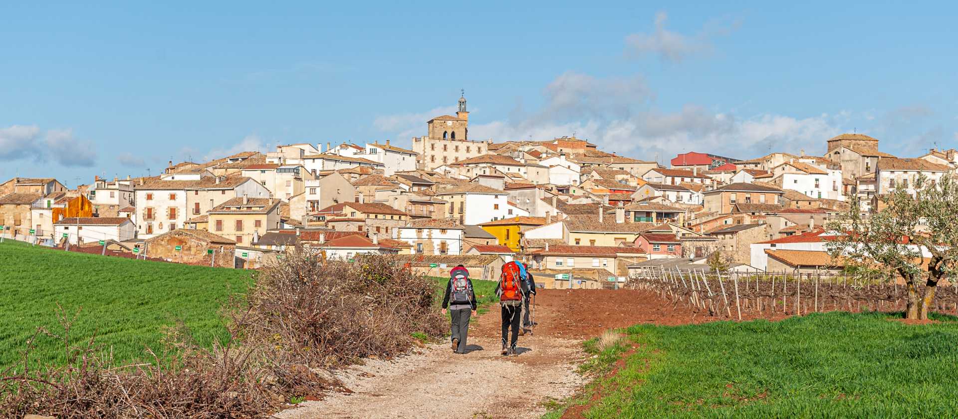 Pilgrims entering the Spanish town of Cirauqui on the Camino | Burkard Meyendriesch