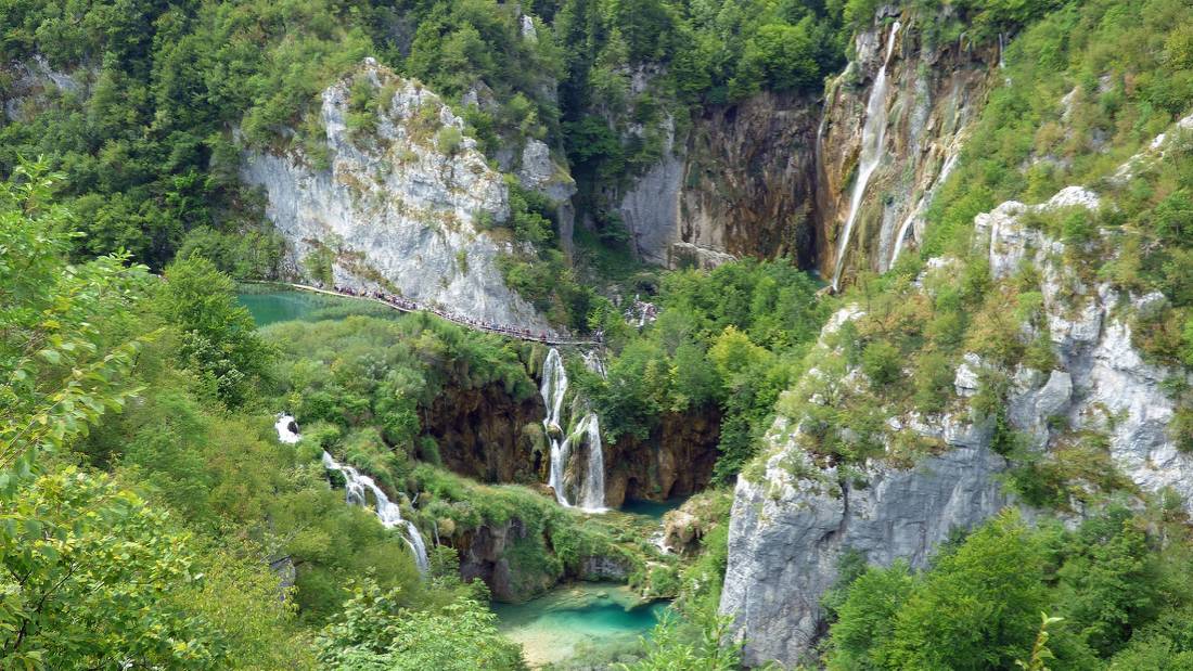 Explore the stunning beauty of the Plitvice Lakes on foot