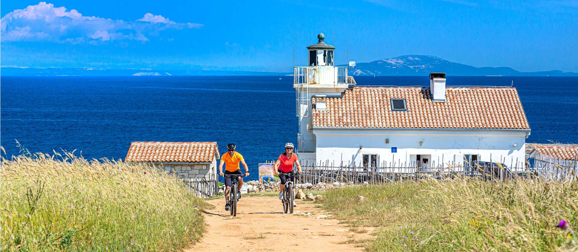 Cycle between the idyllic villages of Croatia