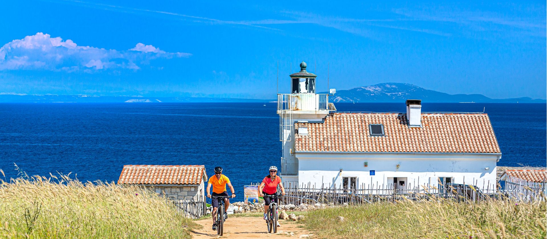 Cycle between the idyllic villages of Croatia