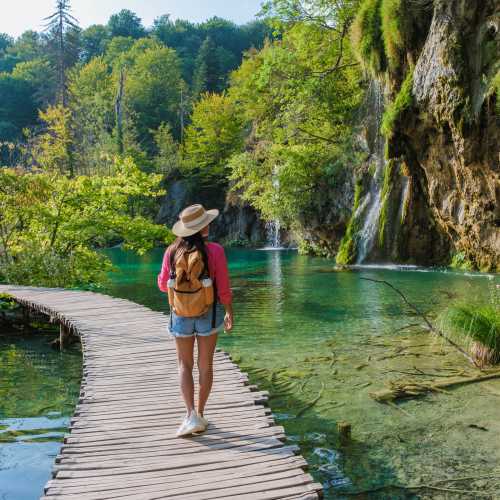 Discover gorgeous Plitvice National Park in Croatia