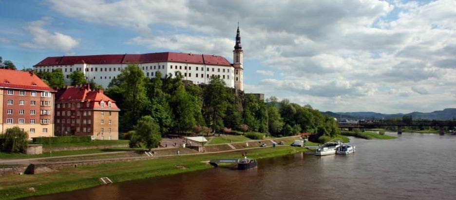 Discover Decín Castle on the banks of the Elbe River by bike