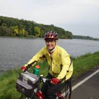 A happy cyclist following timeless river landscapes to Dresden