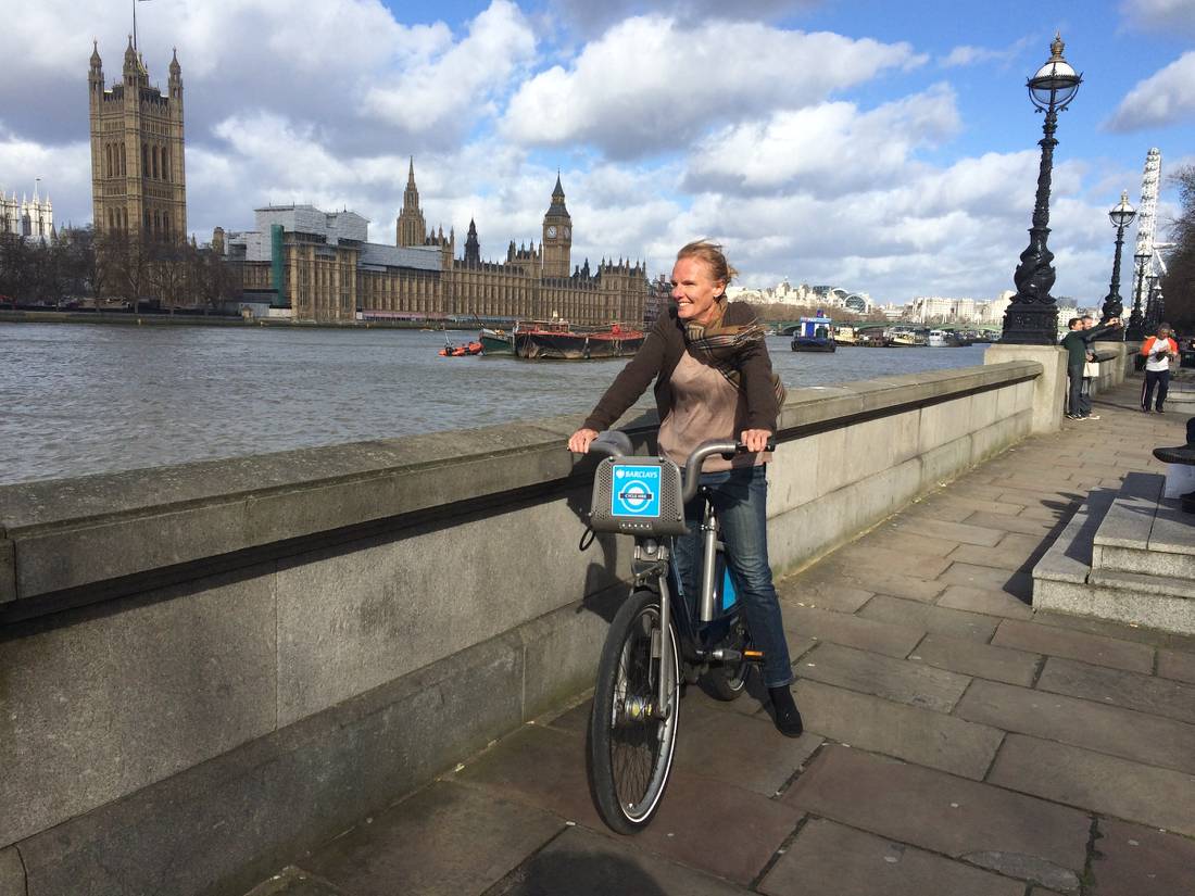 Cycling along the Thames Path in London with Big Ben and the Houses of Parliament in the background |  <i>Kate Baker</i>