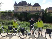 Cyclists outside Chateau de Losse |  <i>Rob Mills</i>