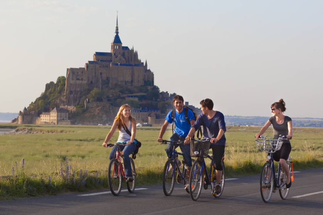 Cycling in front of Mont Saint Michel |  <i>Pierre Torset</i>
