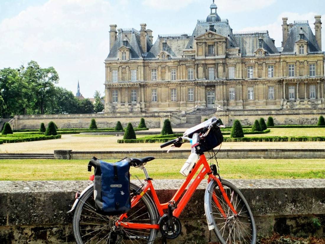 Cycling on the Paris to London cycle path