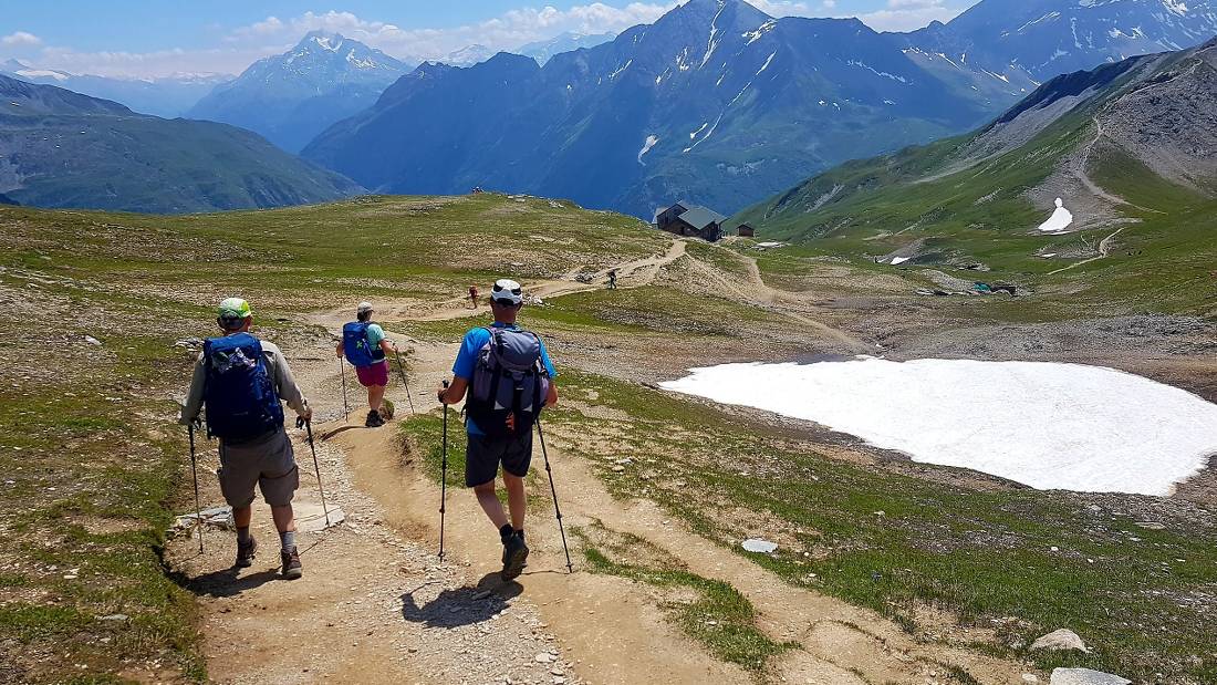 Hikers crossing the European Alps |  <i>Vincent Lamy</i>