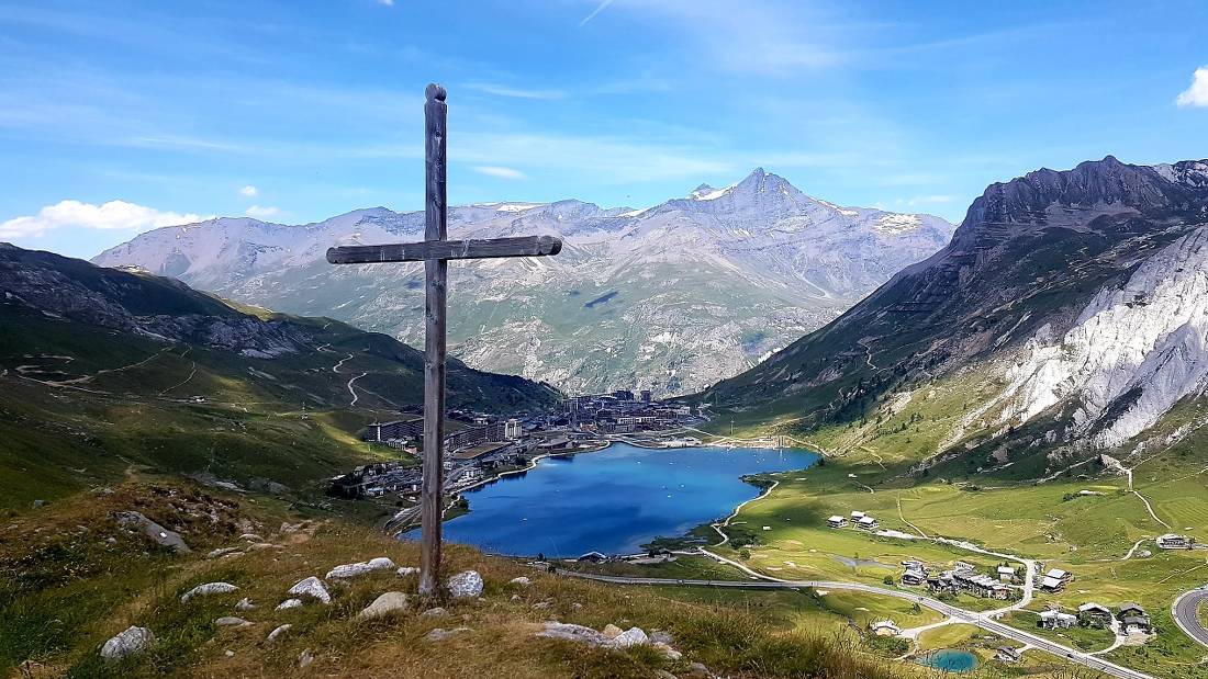 A wooden cross overlooks the European Alps |  <i>Vincent Lamy</i>