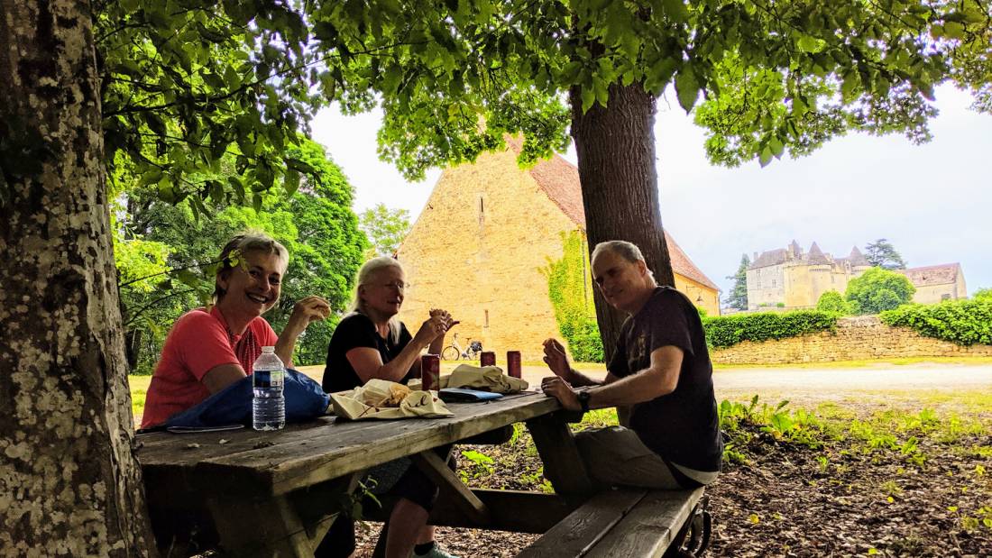 Picnic at Chateau Fenelon, Dordogne |  <i>Rob Mills</i>