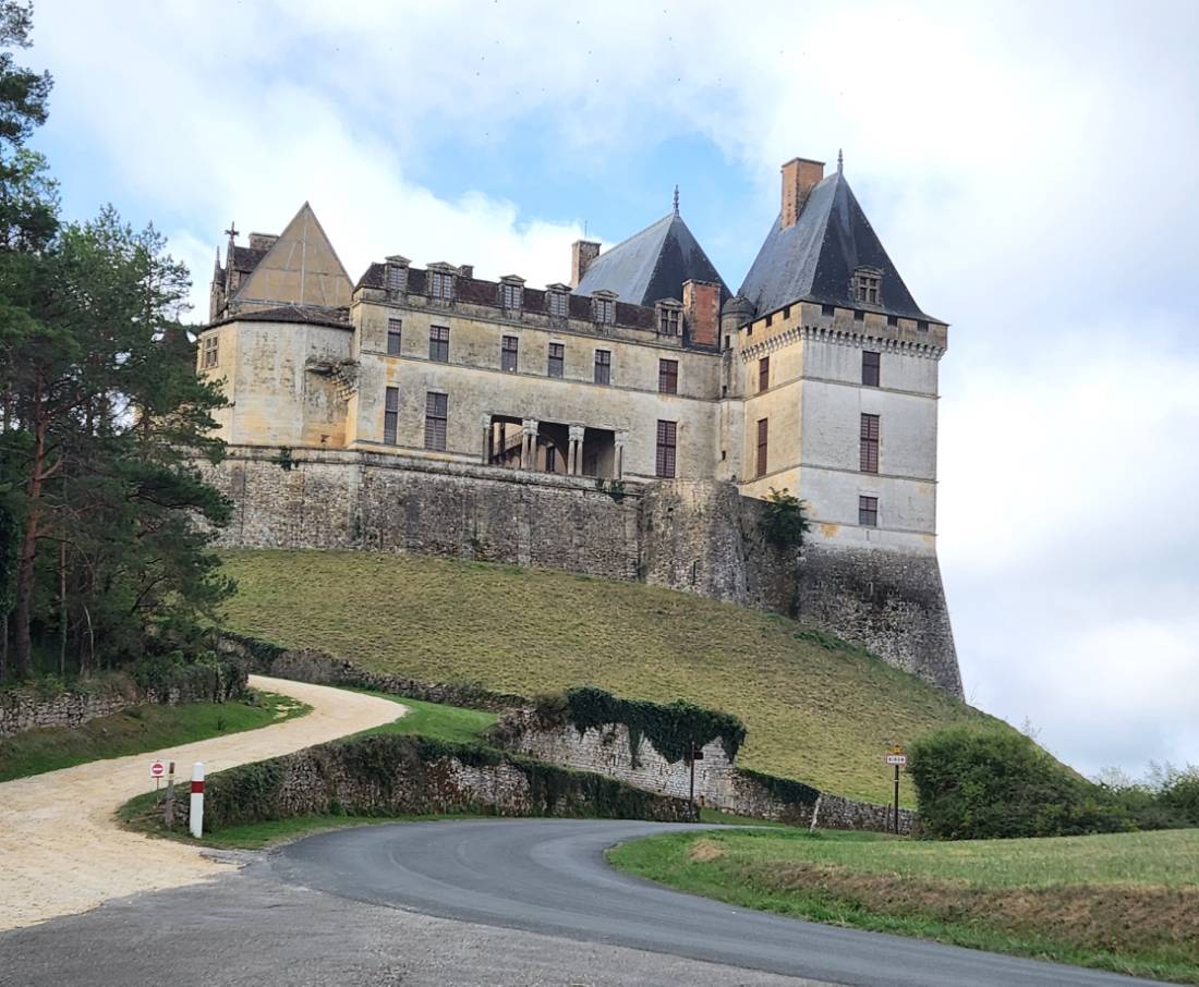The stunning Chateau de Biron |  <i>Elisa Harris</i>