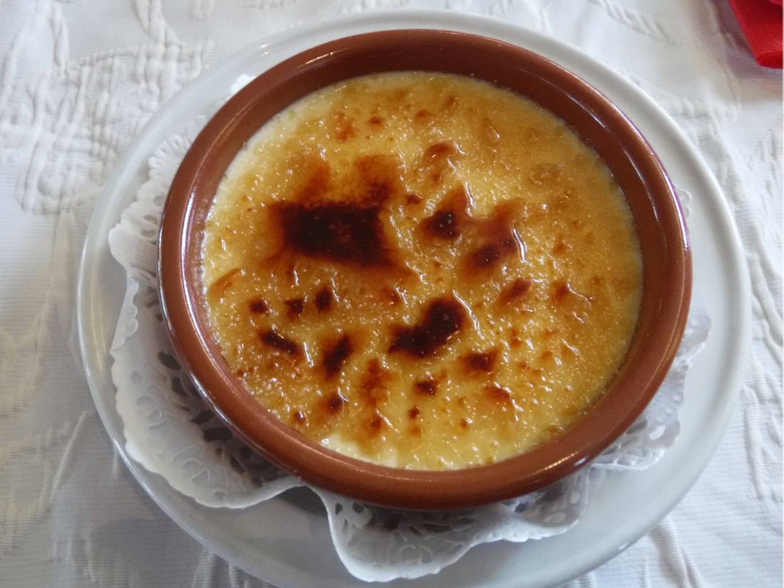 Creme brulee for the evening's dessert on Bordeaux Bike & Barge |  <i>Efti Nure</i>