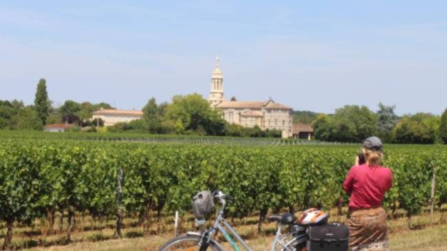 Cyclist stopping to take a photo in Bordeaux | Jaclyn Lofts