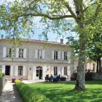 Stay in beautiful chateaux, located near vineyards, on a centre based trip in France | Deb Wilkinson