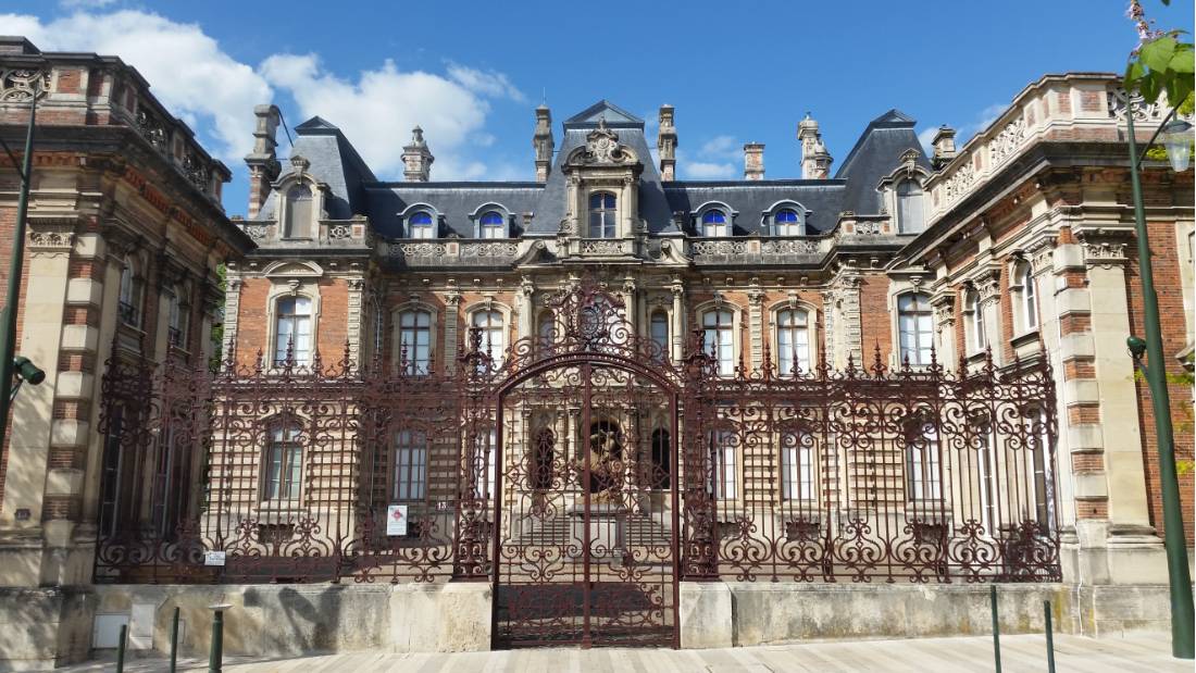 Champagne houses in Epernay