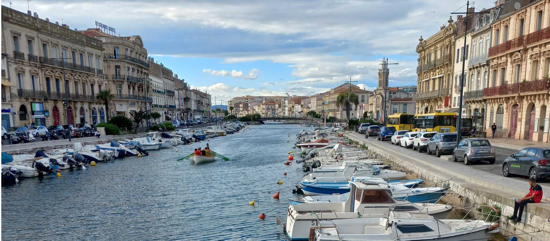 Exploring the cute canal in Sete, France | Michelle Vanderkroft