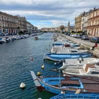 Exploring the cute canal in Sete, France | Michelle Vanderkroft