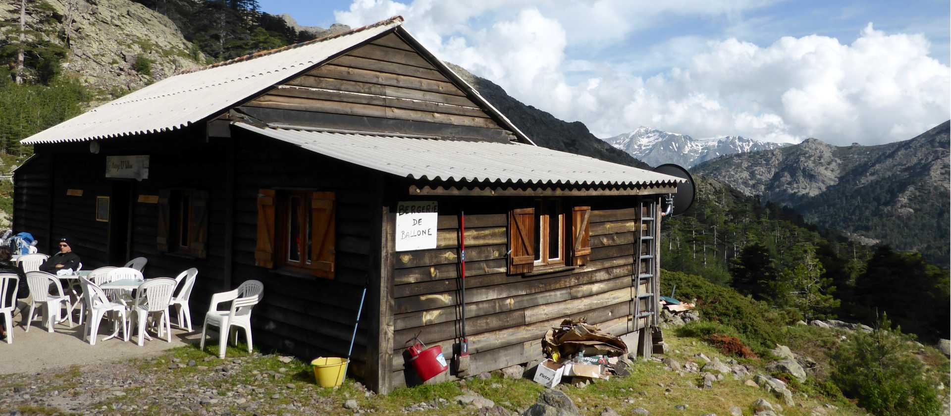 Huts provide a welcome break along the GR20 | Gesine Cheung