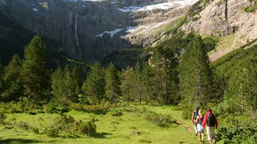 Classic views of the Cirque de Gavarnie